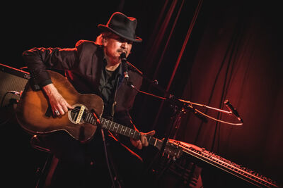 Grant-Lee Phillips & Howe Gelb @ Het Depot, picture 3, photographed by Elke Briers - FrontView Magazine