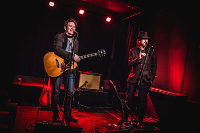 Grant-Lee Phillips & Howe Gelb @ Het Depot, picture 6, photographed by Elke Briers - FrontView Magazine