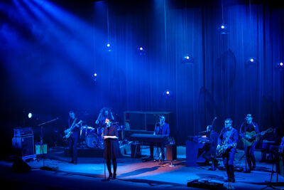 Hooverphonic @ C-Mine, picture 1, photographed by Kristof Hayen - FrontView Magazine