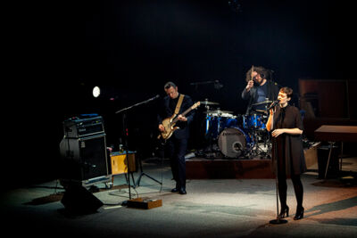 Hooverphonic @ C-Mine, picture 2, photographed by Kristof Hayen - FrontView Magazine