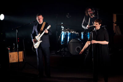 Hooverphonic @ C-Mine, picture 9, photographed by Kristof Hayen - FrontView Magazine