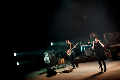 Hooverphonic @ C-Mine, picture 13, photographed by Kristof Hayen - FrontView Magazine