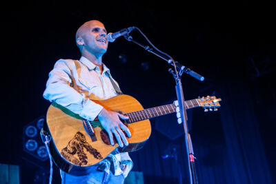 Milow @ 013, foto 4, foto's door Dorien Goetschalckx - FrontView Magazine