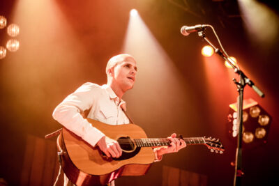 Milow @ 013, foto 9, foto's door Dorien Goetschalckx - FrontView Magazine