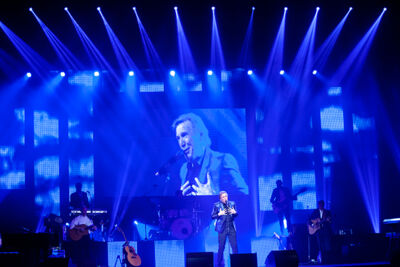 Will Tura & Christoff @ Ethias Theater, picture 1, photographed by FrontView Magazine