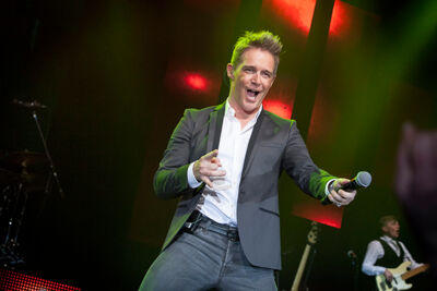 Christoff & Will Tura @ Ethias Theater, picture 1, photographed by Kristof Hayen - FrontView Magazine
