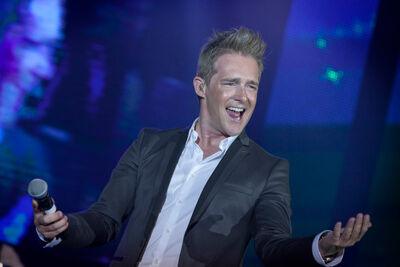 Christoff & Will Tura @ Ethias Theater, picture 11, photographed by Kristof Hayen - FrontView Magazine