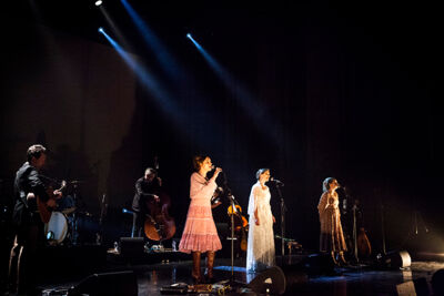 Laïs - 20 jaar @ Cultuurcentrum Hasselt, picture 7, photographed by Kristof Hayen - FrontView Magazine