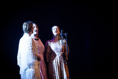 Laïs - 20 jaar @ Cultuurcentrum Hasselt, picture 14, photographed by Kristof Hayen - FrontView Magazine