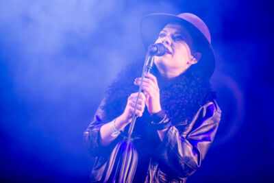 Kovacs @ Paaspop 2015, picture 2, photographed by Dorien Goetschalckx - FrontView Magazine