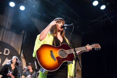PollyAnna @ Paaspop 2015, picture 1, photographed by Dorien Goetschalckx - FrontView Magazine