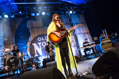 PollyAnna @ Paaspop 2015, picture 5, photographed by Dorien Goetschalckx - FrontView Magazine