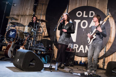 PollyAnna @ Paaspop 2015, picture 7, photographed by Dorien Goetschalckx - FrontView Magazine