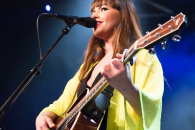 PollyAnna @ Paaspop 2015, picture 9, photographed by Dorien Goetschalckx - FrontView Magazine