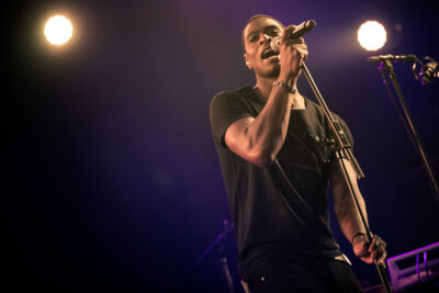 Typhoon @ Paaspop 2015, picture 2, photographed by Dorien Goetschalckx - FrontView Magazine