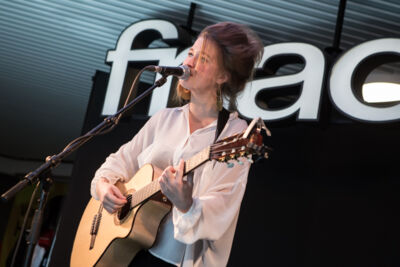 Selah Sue @ Fnac Antwerpen, picture 5, photographed by Dorien Goetschalckx - FrontView Magazine