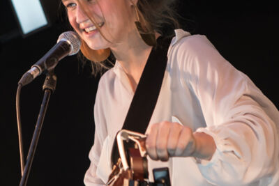 Selah Sue @ Fnac Antwerpen, picture 14, photographed by Dorien Goetschalckx - FrontView Magazine