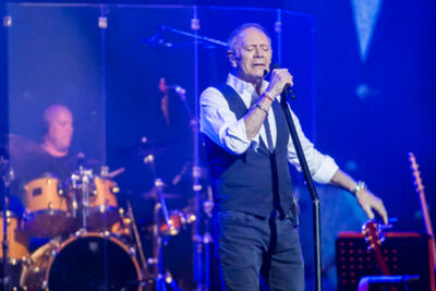 Rob de Nijs @ Capitole te Gent, picture 1, photographed by Guy Danneels - FrontView Magazine