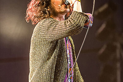 Turbowolf @ GroezRock 2015, picture 6, photographed by Edwin Houdevelt - FrontView Magazine