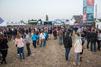 Sfeer & publiek @ Gladiolen 2015, picture 62, photographed by Guy Danneels - FrontView Magazine