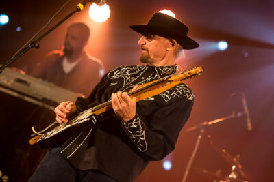 Chris Daniels & The Kings feat. Freddi Gowdy – J.R.Band @ Duvelblues, picture 1, photographed by Marc Verdonck - FrontView Magazine
