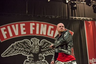 Five Finger Death Punch @ Rock Im Revier 2015, foto 32, foto's door Edwin Houdevelt - FrontView Magazine