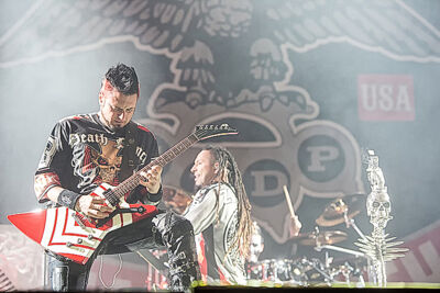 Five Finger Death Punch @ Rock Im Revier 2015, foto 52, foto's door Edwin Houdevelt - FrontView Magazine