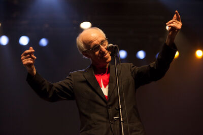 Raymond van het Groenewoud en KMLPA - In uniform @ de Roma, picture 11, photographed by Frank Lambrechts - FrontView Magazine