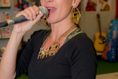 Slongs Dievanongs Live @ Media Markt Gent, picture 2, photographed by Jonas Wallecan - FrontView Magazine