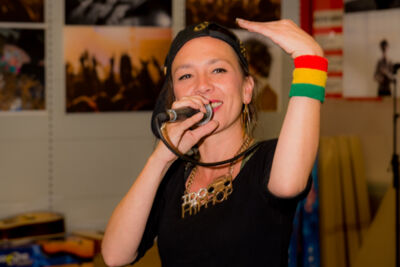 Slongs Dievanongs Live @ Media Markt Gent, picture 6, photographed by Jonas Wallecan - FrontView Magazine