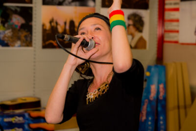 Slongs Dievanongs Live @ Media Markt Gent, picture 7, photographed by Jonas Wallecan - FrontView Magazine