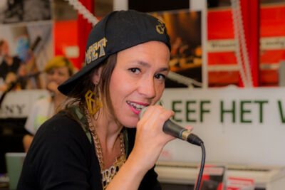 Slongs Dievanongs Live @ Media Markt Gent, picture 11, photographed by Jonas Wallecan - FrontView Magazine
