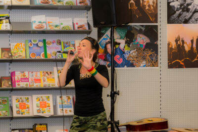 Slongs Dievanongs Live @ Media Markt Gent, picture 14, photographed by Jonas Wallecan - FrontView Magazine