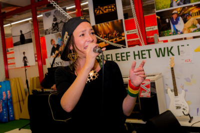 Slongs Dievanongs Live @ Media Markt Gent, picture 17, photographed by Jonas Wallecan - FrontView Magazine