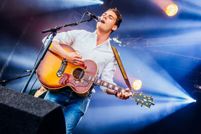 Douwe Bob @ Retropop 2015, picture 3, photographed by Elke Briers - FrontView Magazine