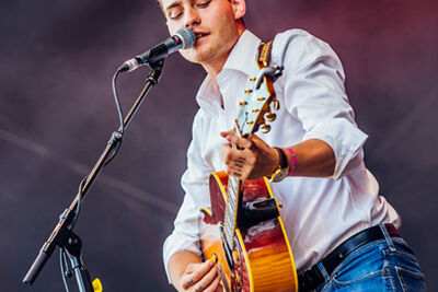Douwe Bob @ Retropop 2015, picture 5, photographed by Elke Briers - FrontView Magazine
