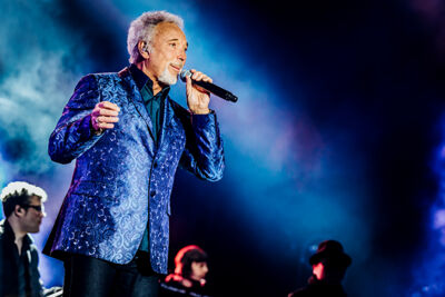 Tom Jones @ Retropop 2015, picture 3, photographed by Elke Briers - FrontView Magazine