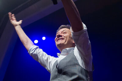 Bart Peeters - Benefietconcert @ De Roma Borgerhout, picture 2, photographed by Guy Danneels - FrontView Magazine