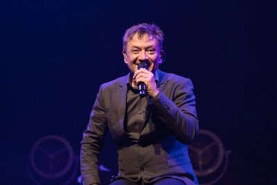 Bart Peeters - Benefietconcert @ De Roma Borgerhout, picture 77, photographed by Guy Danneels - FrontView Magazine
