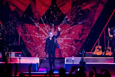 Neil Diamond @ Sportpaleis, picture 1, photographed by Kristof Hayen - FrontView Magazine