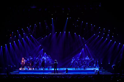 Neil Diamond @ Sportpaleis, picture 10, photographed by Kristof Hayen - FrontView Magazine
