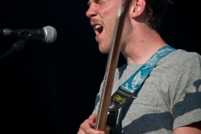 BRNS @ grensrock Menen, picture 4, photographed by Devid Camerlynck - FrontView Magazine