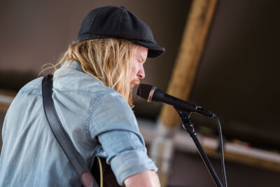 Stu Larsen @ Down The Rabbit Hole 2015, picture 3, photographed by Dorien Goetschalckx - FrontView Magazine