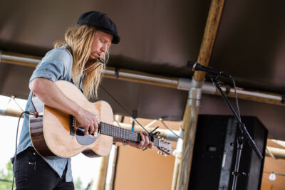 Stu Larsen @ Down The Rabbit Hole 2015, picture 5, photographed by Dorien Goetschalckx - FrontView Magazine