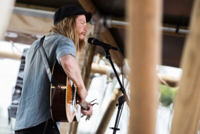 Stu Larsen @ Down The Rabbit Hole 2015, picture 6, photographed by Dorien Goetschalckx - FrontView Magazine
