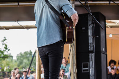 Stu Larsen @ Down The Rabbit Hole 2015, picture 7, photographed by Dorien Goetschalckx - FrontView Magazine