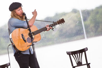 Stu Larsen @ Down The Rabbit Hole 2015, picture 9, photographed by Dorien Goetschalckx - FrontView Magazine