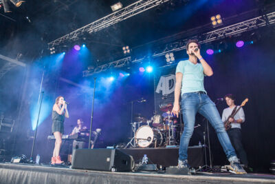 De Bende met Arne en Nasrien - Kanaalfeesten Dag 2 @ Willebroek, foto 9, foto's door Guy Danneels - FrontView Magazine