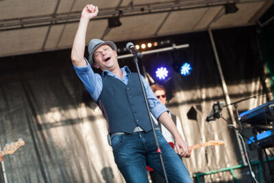 Wim Leys - Vlaanderen Zingt @ Grote Markt Mechelen, foto 5, foto's door Dimitri Vanlommel - FrontView Magazine