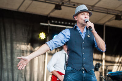 Wim Leys - Vlaanderen Zingt @ Grote Markt Mechelen, foto 6, foto's door Dimitri Vanlommel - FrontView Magazine